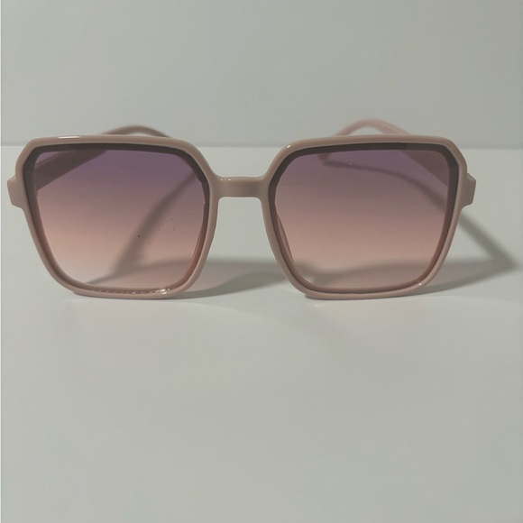 Pink Oversized Square Sunglasses with Gradient Lenses - Picture 2 of 8
